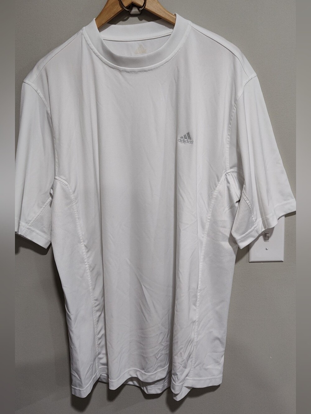 Adidas Men's Activewear T-Shirt XL White Breathable Mesh Polyester Logo